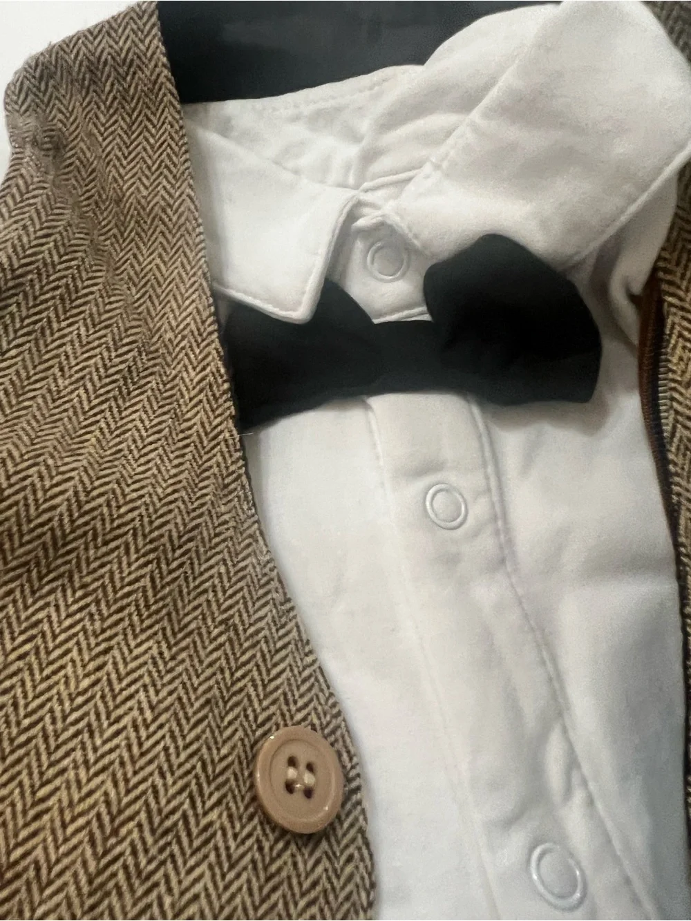 Baby Boys 4 Pc Suit Set 3-9M Herringbone Vest Pants Shirt Bow Tie Suspenders Hat